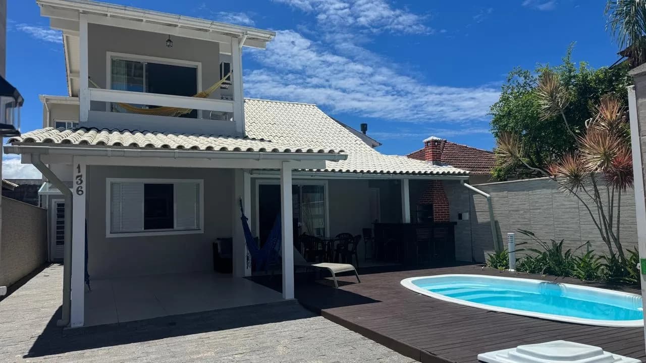 Casa para venda com 4 dormitórios em Campeche com 215 m² — foto principal