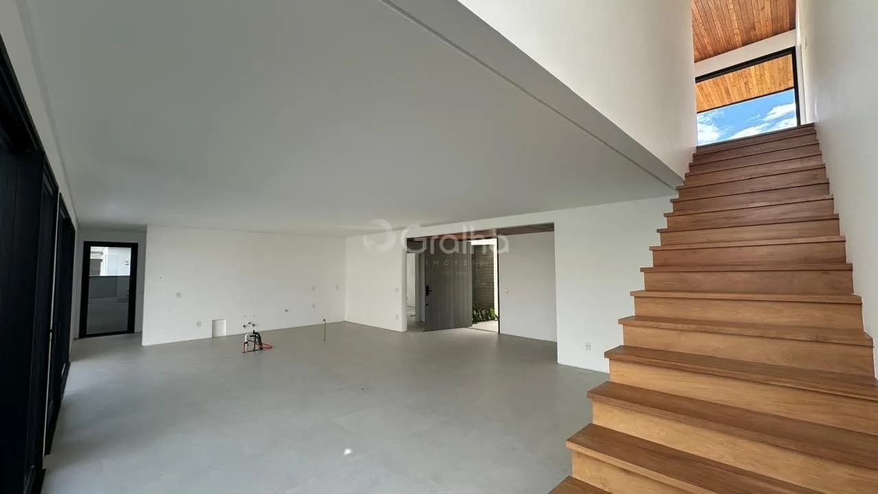 Casa para venda com 4 dormitórios em Ratones com 375 m² — foto 2