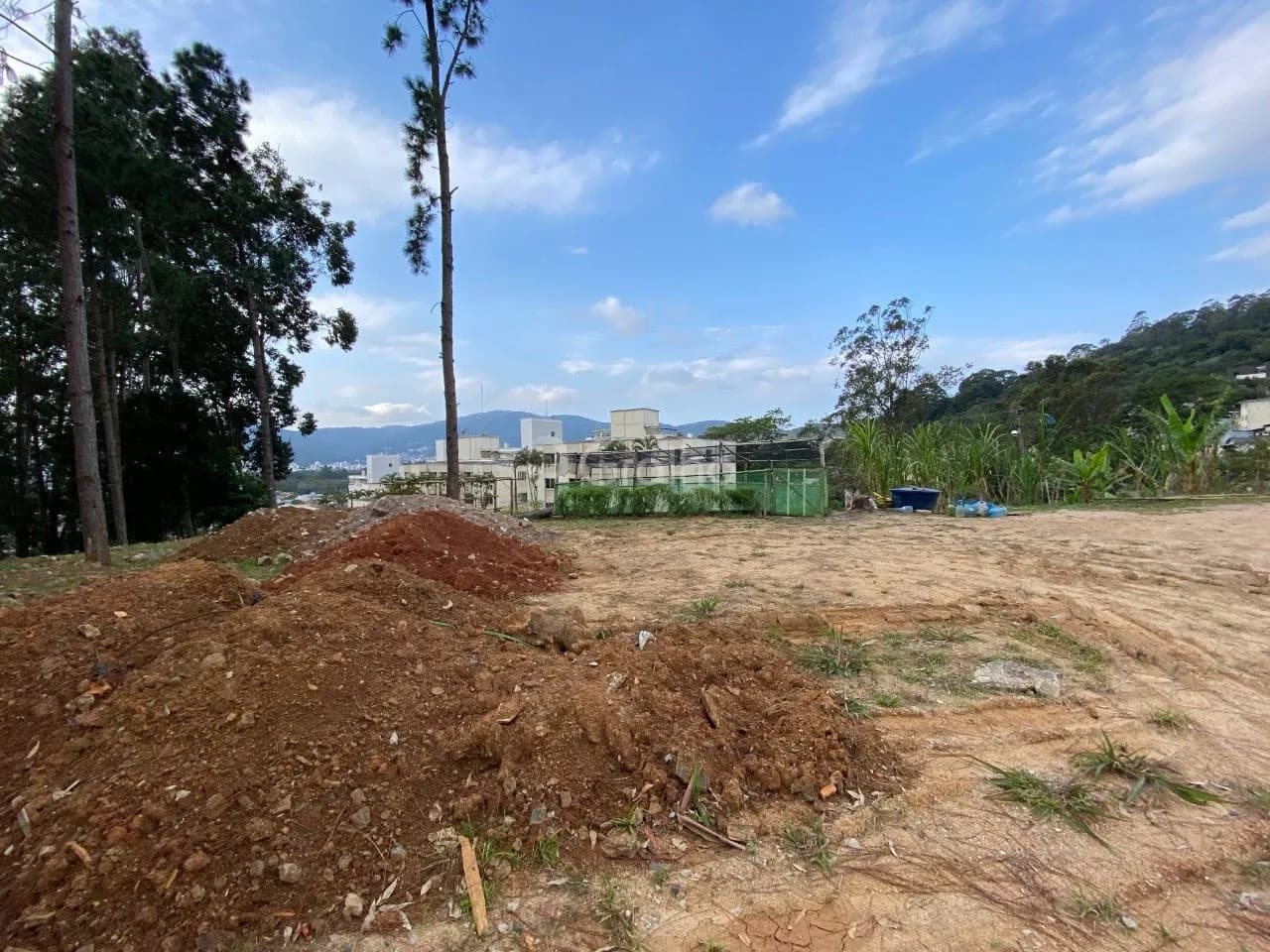 Terreno para venda em Pantanal com 1500 m² — foto principal