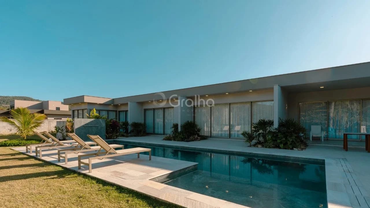 Casa para venda com 3 dormitórios em Ratones com 540 m²