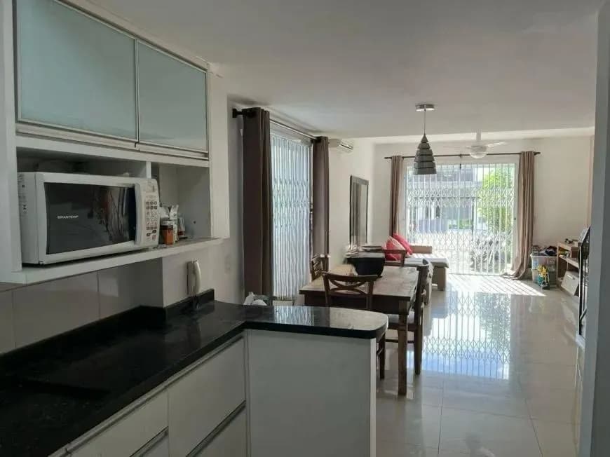 Casa para venda com 2 dormitórios em Campeche com 93 m² — foto 2