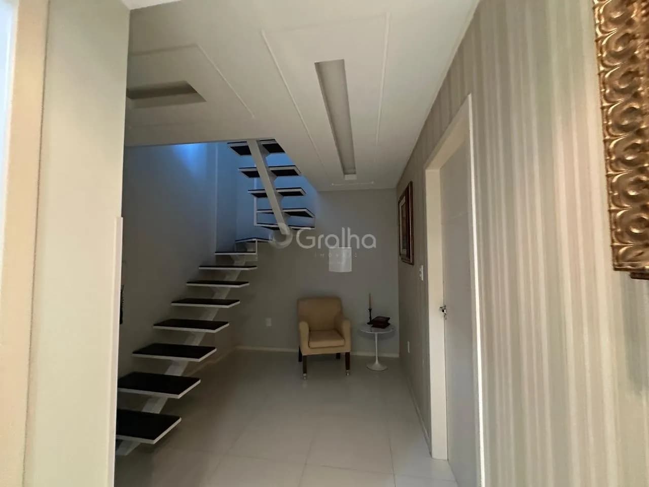 Apartamento duplex para venda com 3 dormitórios em Carvoeira com 118 m² — foto 2