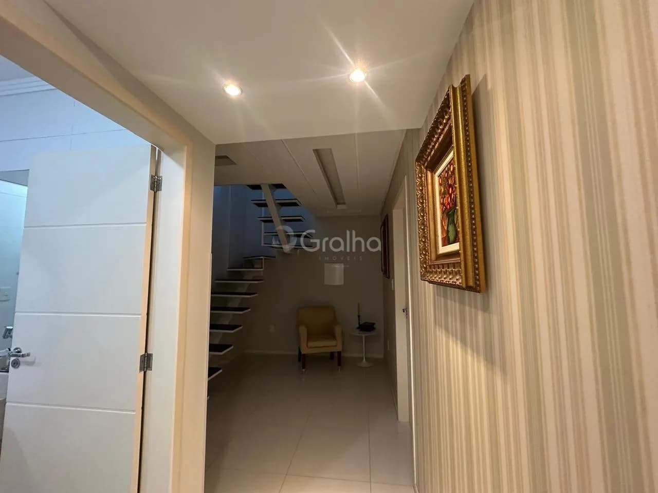 Apartamento duplex para venda com 3 dormitórios em Carvoeira com 118 m² — foto 4