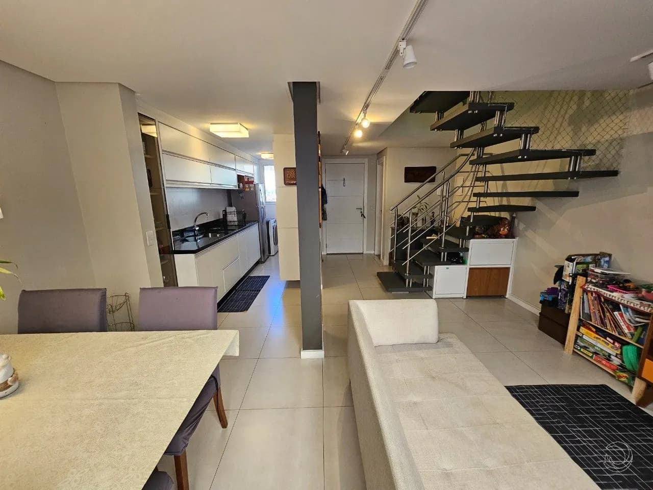 Casa de condomínio para venda com 2 dormitórios em Morro Das Pedras com 96 m² — foto 2