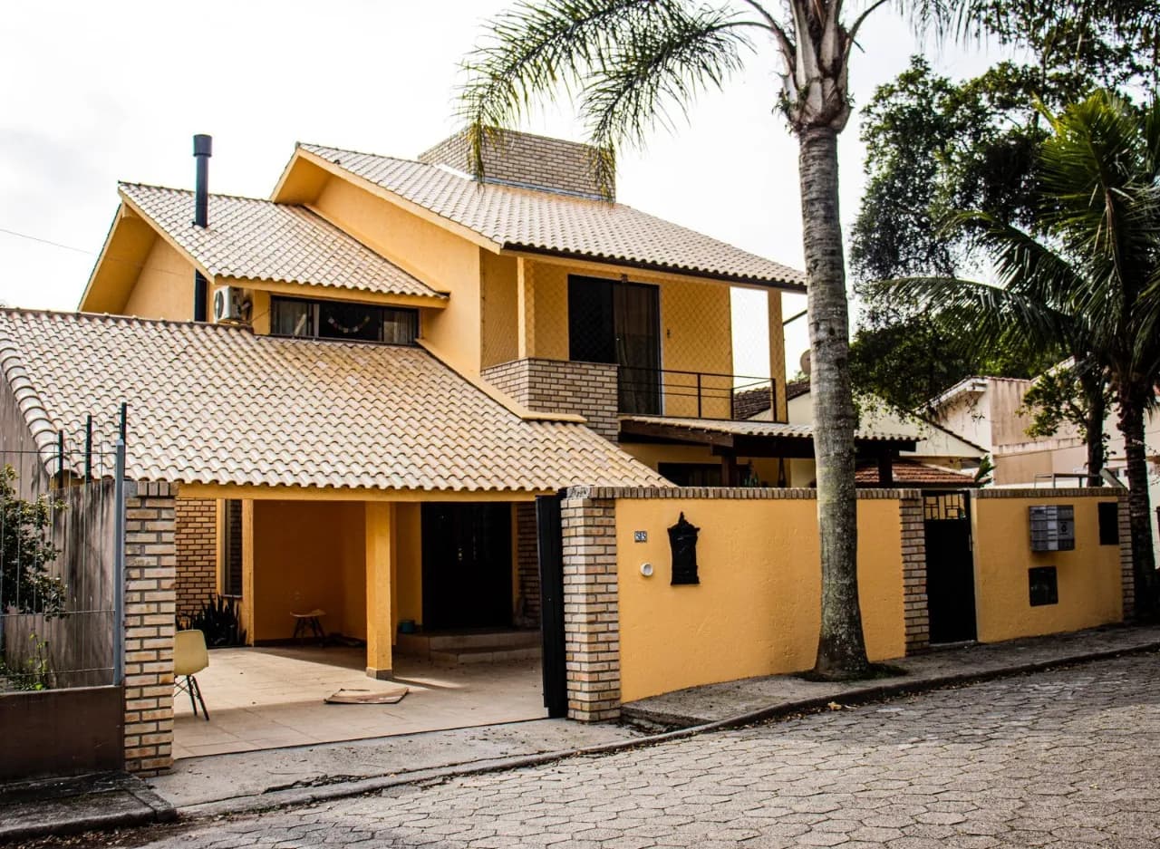 Casa para venda com 6 dormitórios em Campeche com 189 m² — foto principal