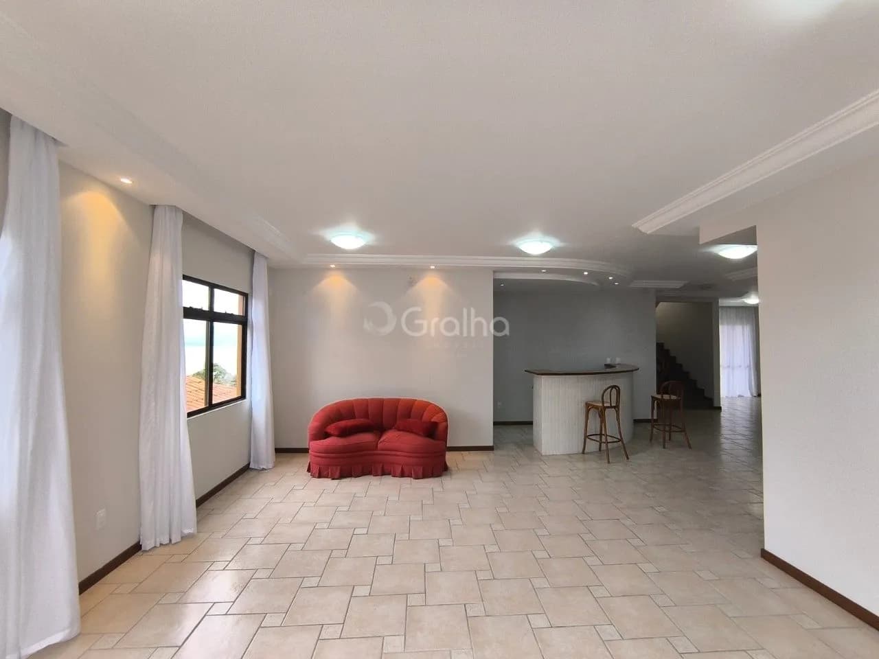 Casa para venda com 4 dormitórios em Itaguaçu com 457 m²