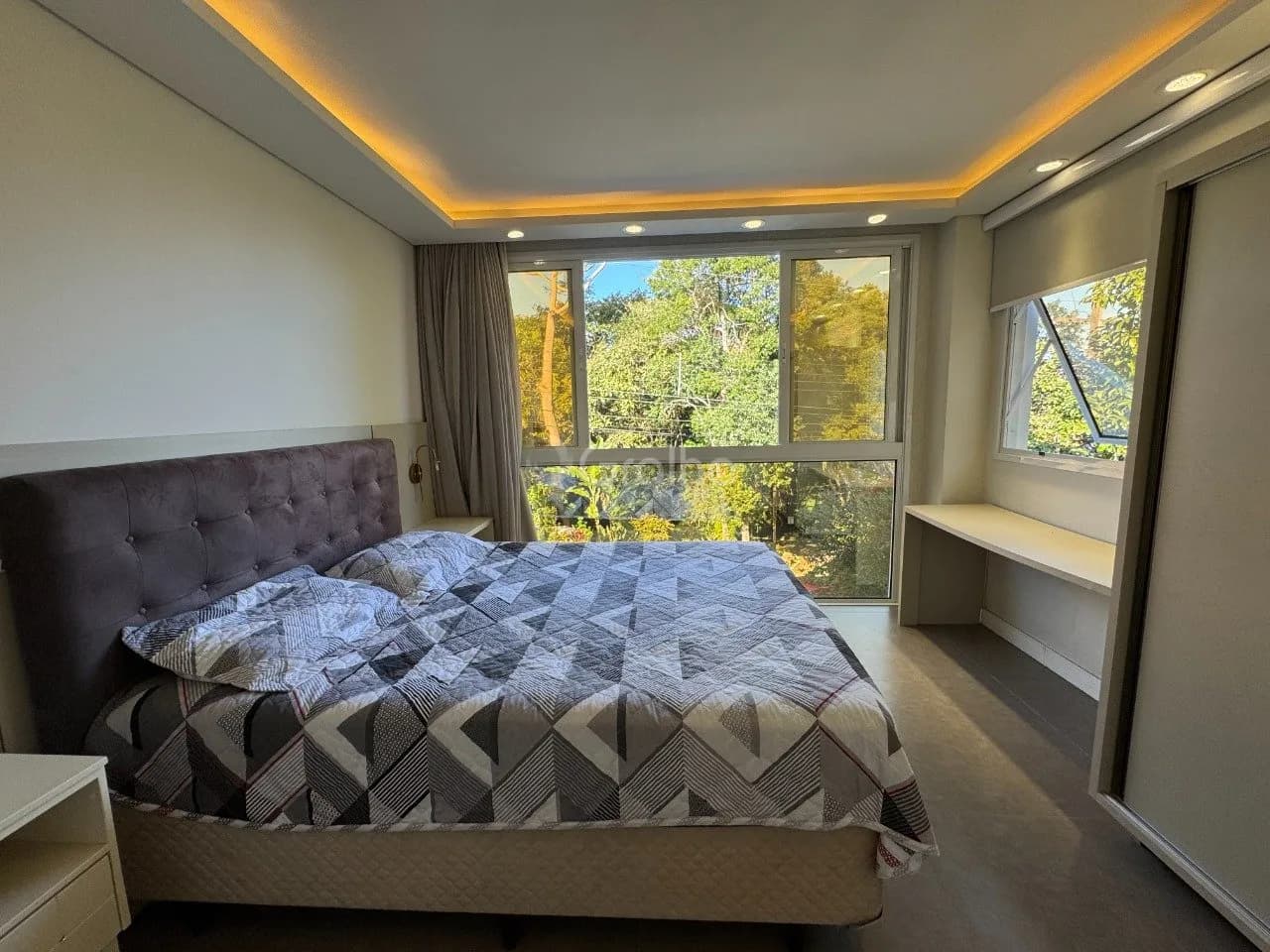 Casa para venda com 4 dormitórios em Sambaqui com 360 m² — foto 5
