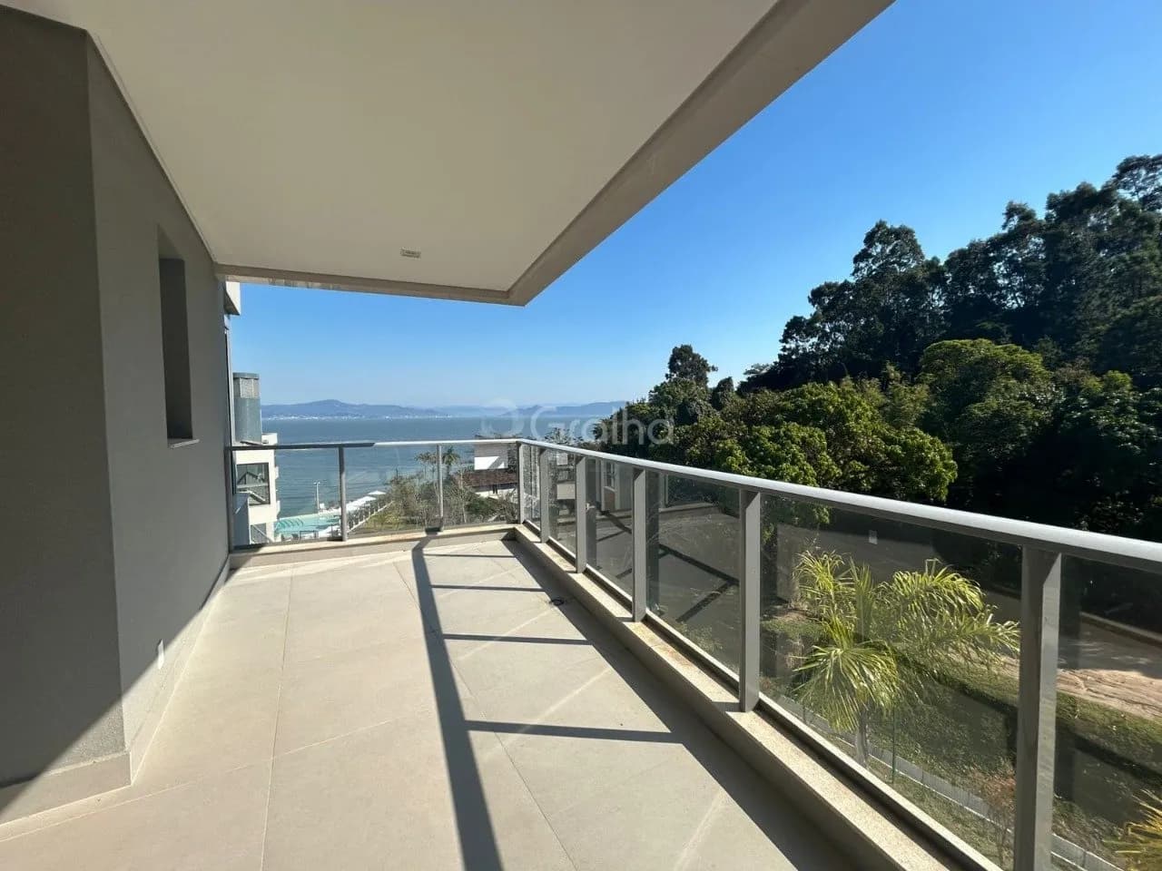 Apartamento para venda com 3 dormitórios em Cacupé com 165 m² — foto principal
