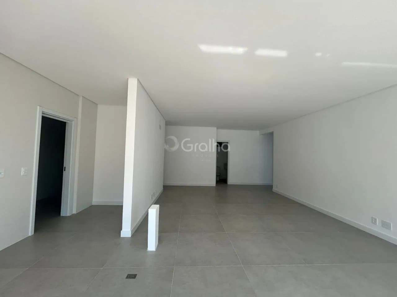Apartamento para venda com 3 dormitórios em Cacupé com 165 m² — foto 3