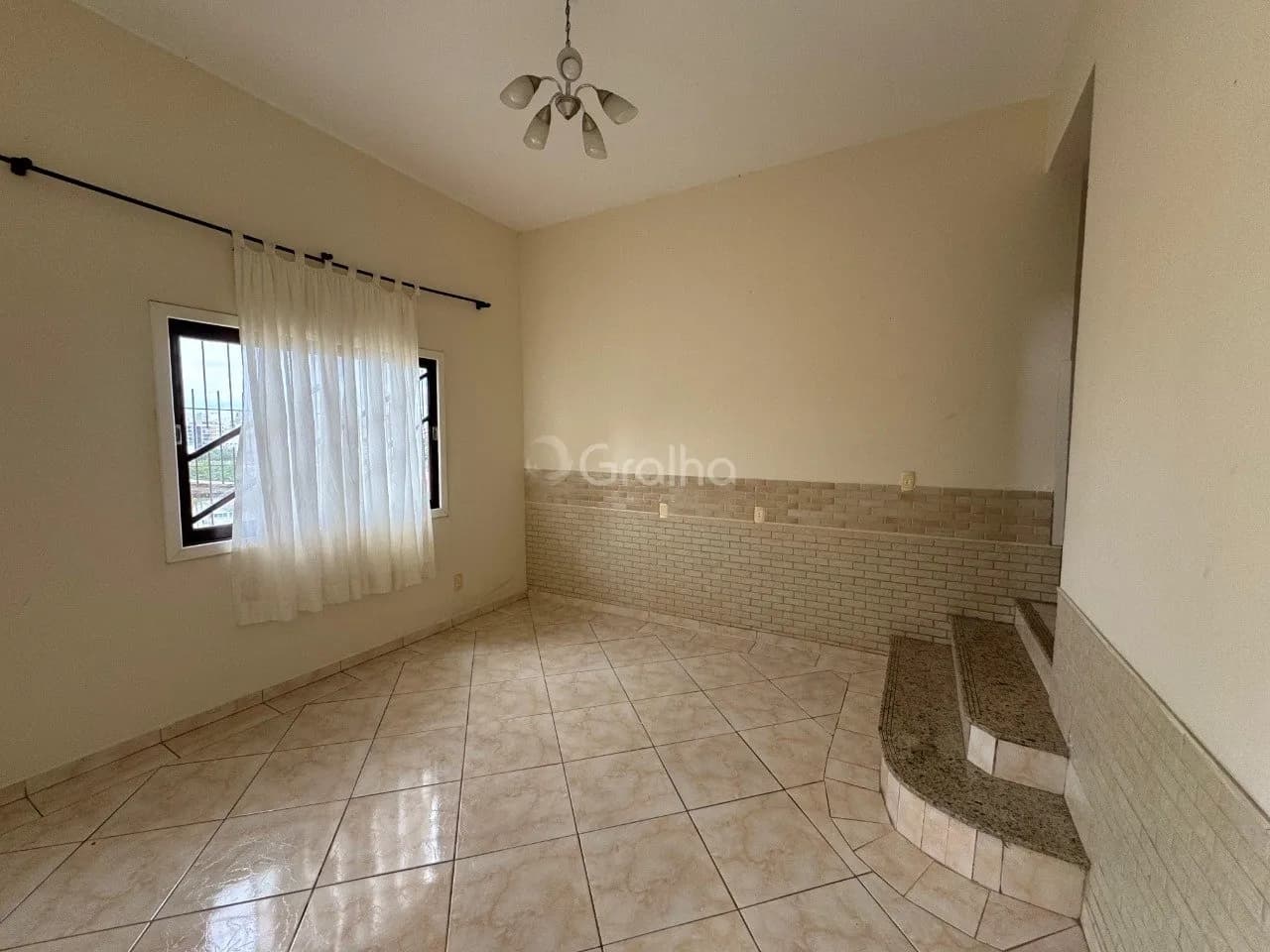Casa para venda com 6 dormitórios em Centro com 201 m² — foto 2