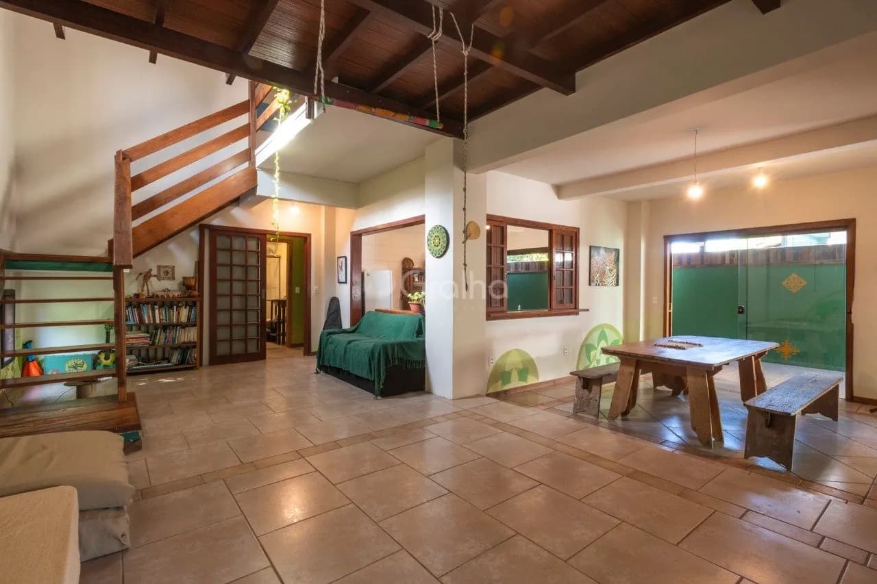 Casa para venda com 6 dormitórios em Rio Tavares com 320 m² — foto principal