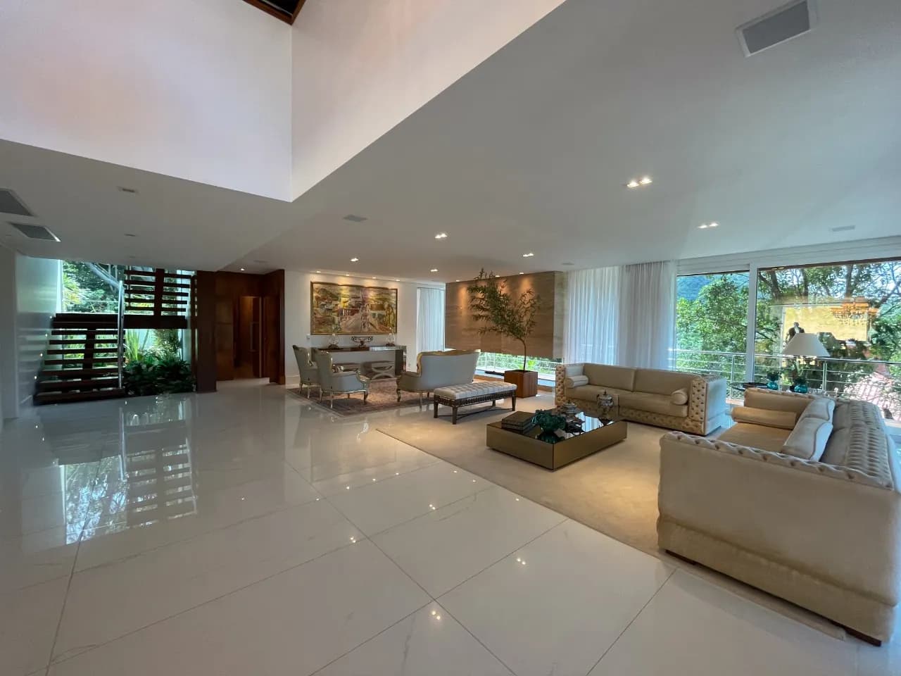 Casa para venda com 6 dormitórios em Sambaqui com 812 m² — foto 2