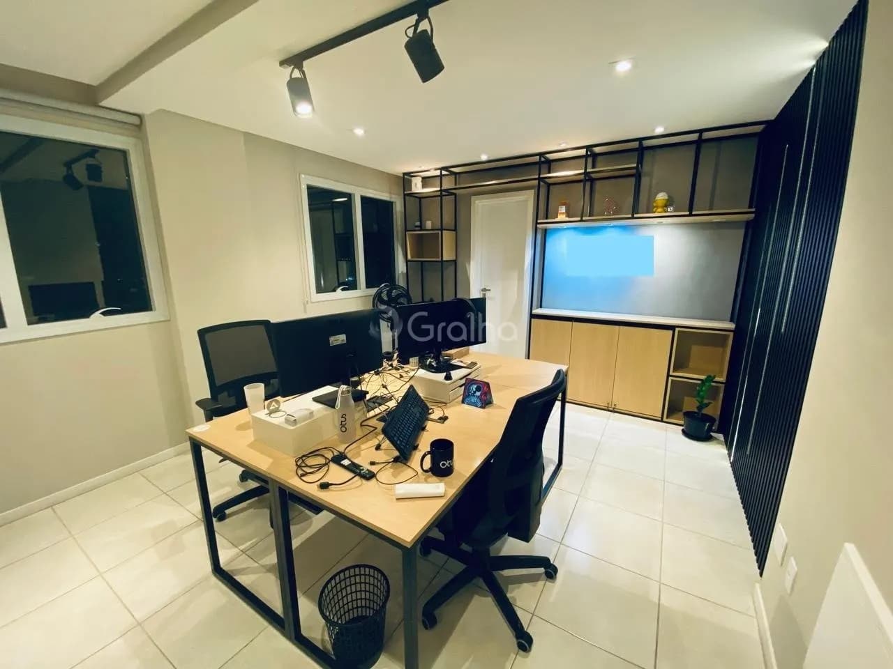 Sala comercial para venda em Agronômica com 225 m² — foto principal