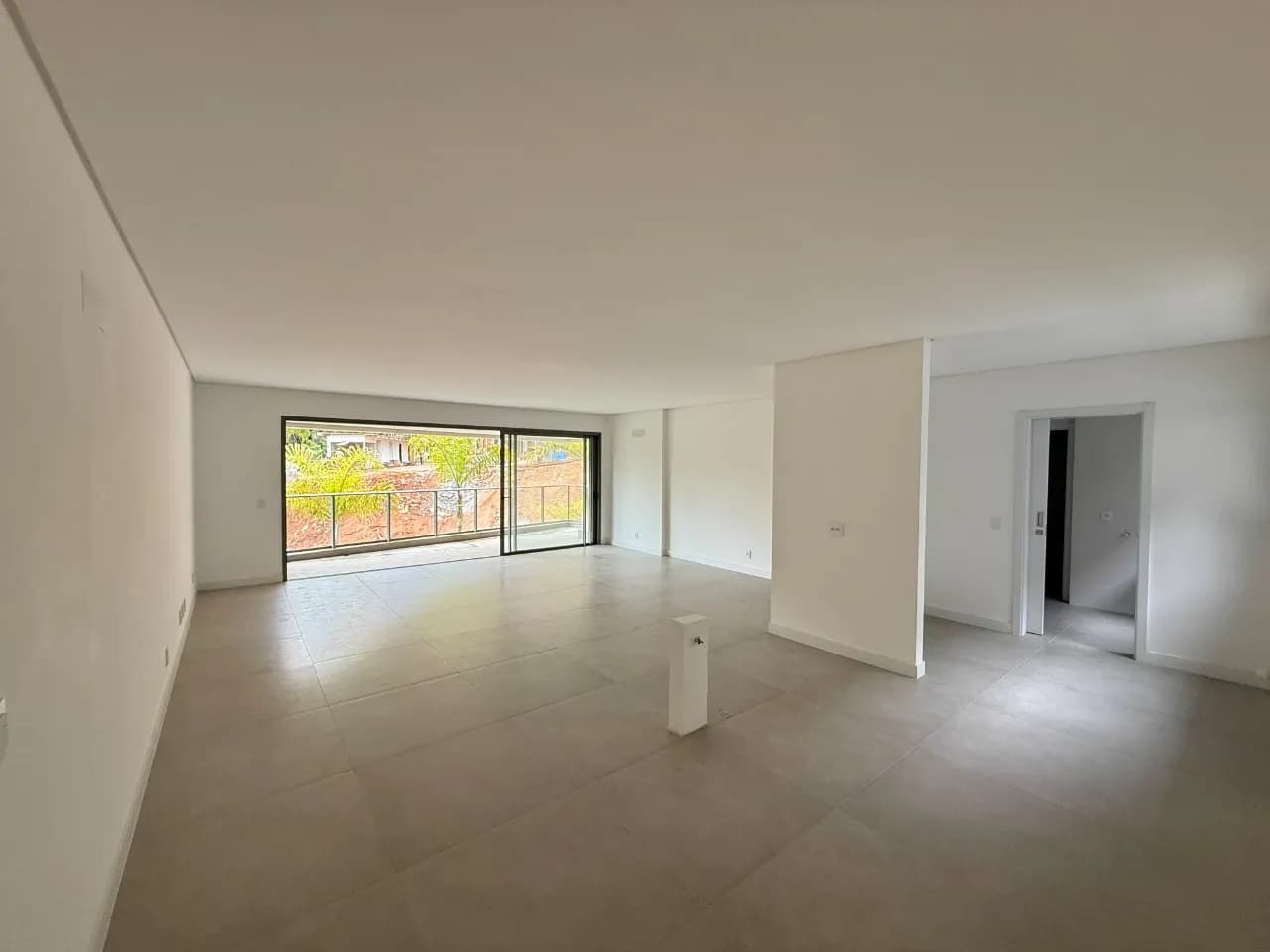 Apartamento para venda com 3 dormitórios em Cacupé com 165 m² — foto principal