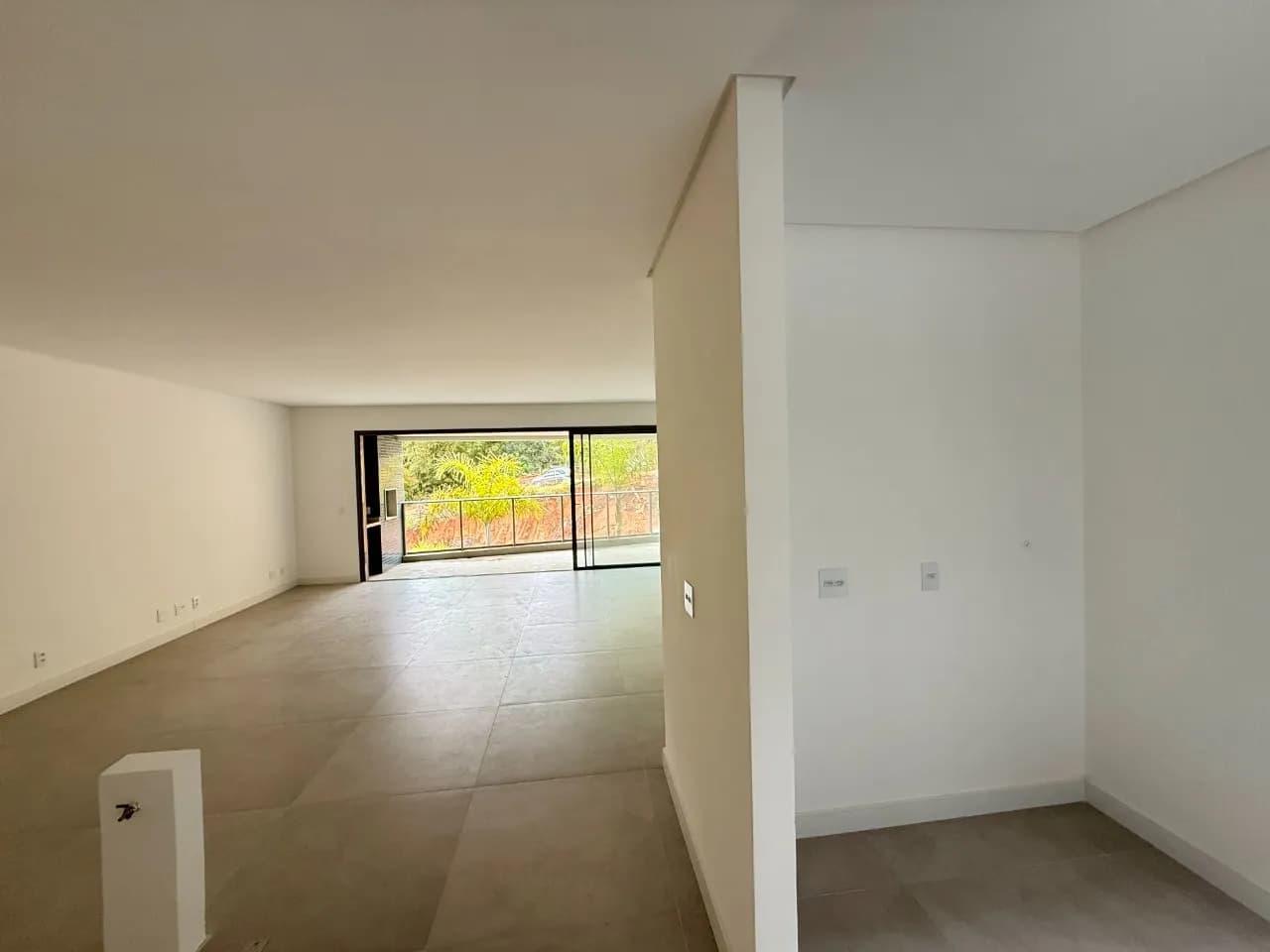 Apartamento para venda com 3 dormitórios em Cacupé com 165 m² — foto 2
