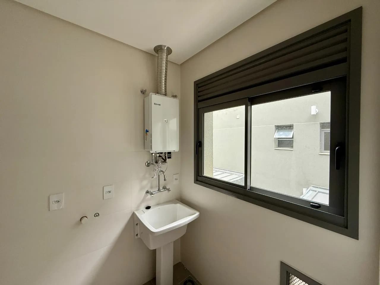 Apartamento para venda com 3 dormitórios em Cacupé com 165 m² — foto 3