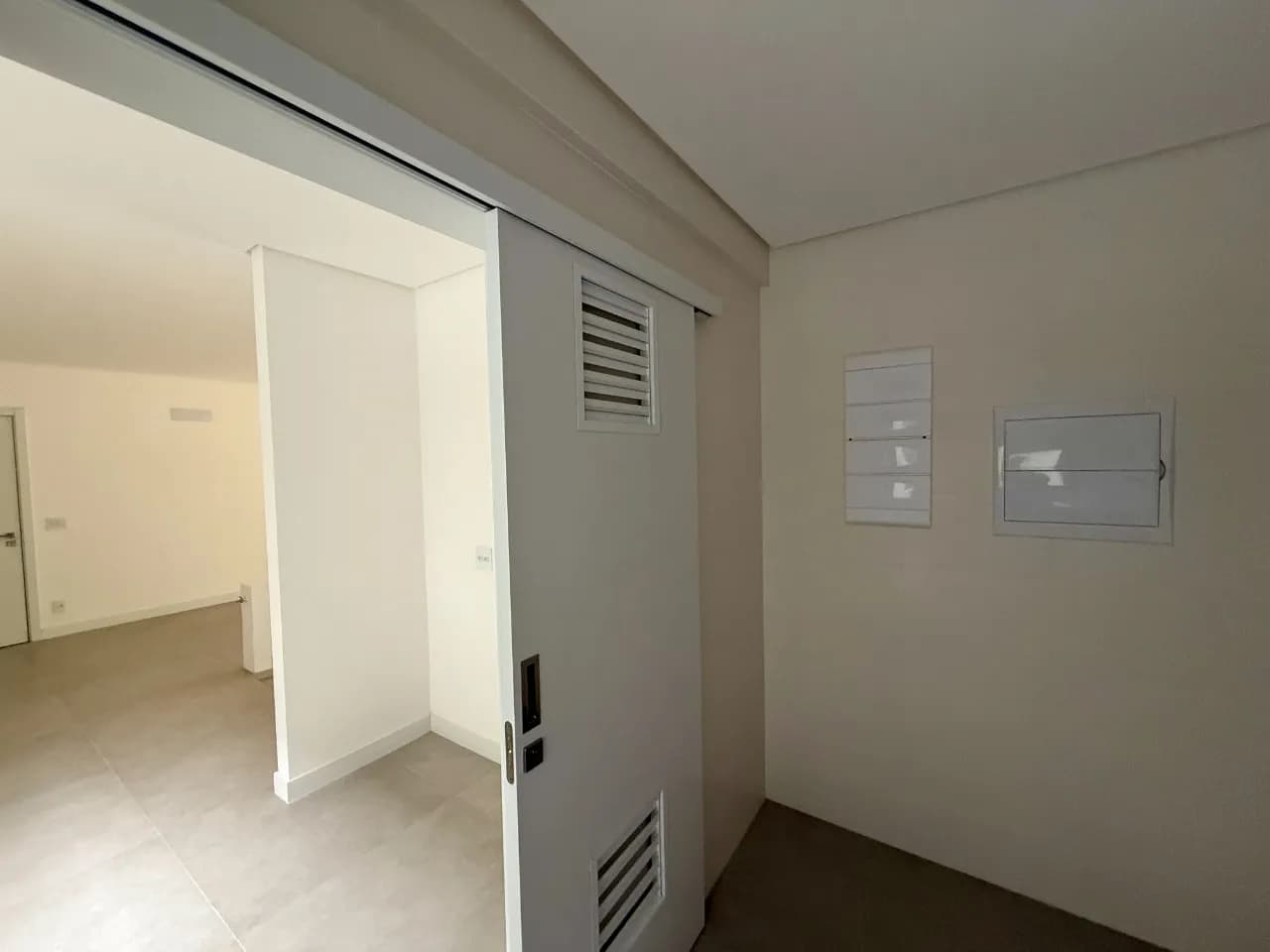 Apartamento para venda com 3 dormitórios em Cacupé com 165 m² — foto 4