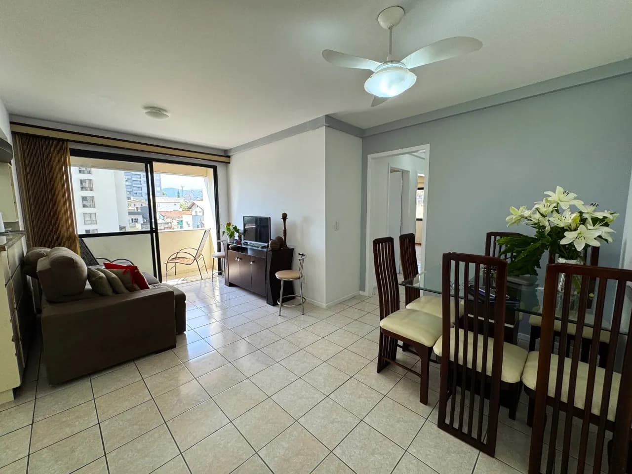 Apartamento para venda com 3 dormitórios em Agronômica com 76 m² — foto principal