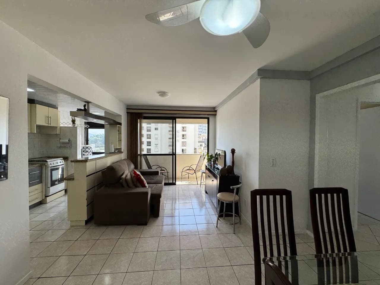 Apartamento para venda com 3 dormitórios em Agronômica com 76 m² — foto 2