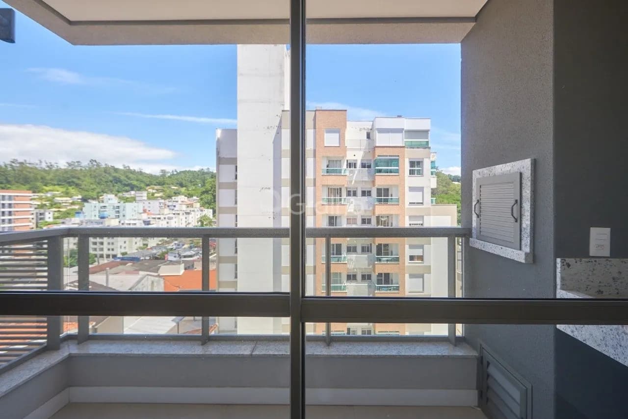 Apartamento para venda com 3 dormitórios em Carvoeira com 76 m² — foto 2