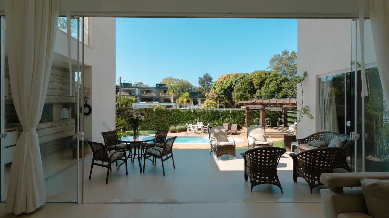 Casa para venda com 6 dormitórios em Cacupé com 340 m² — foto principal