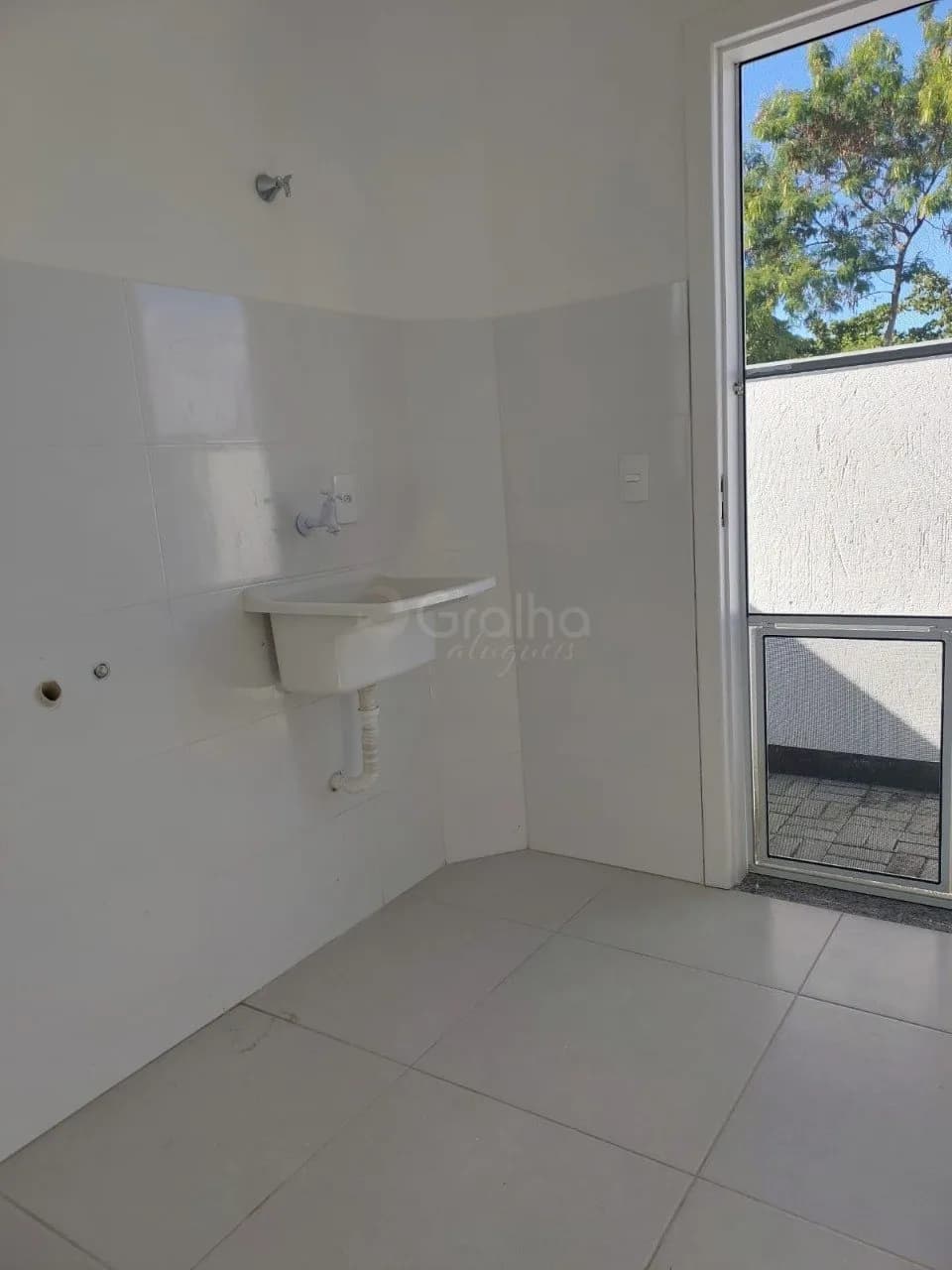 Casa para venda com 3 dormitórios em Carianos com 148 m² — foto 2