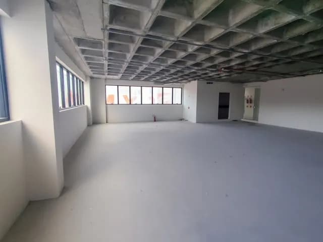 Sala comercial para venda em Saco Grande com 156 m² — foto 2