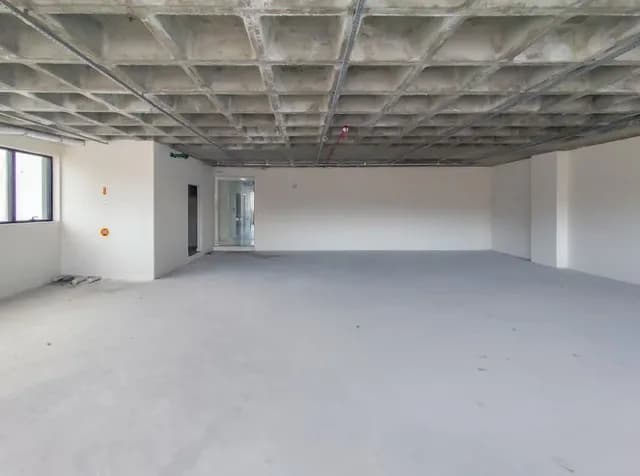 Sala comercial para venda em Saco Grande com 156 m² — foto 4