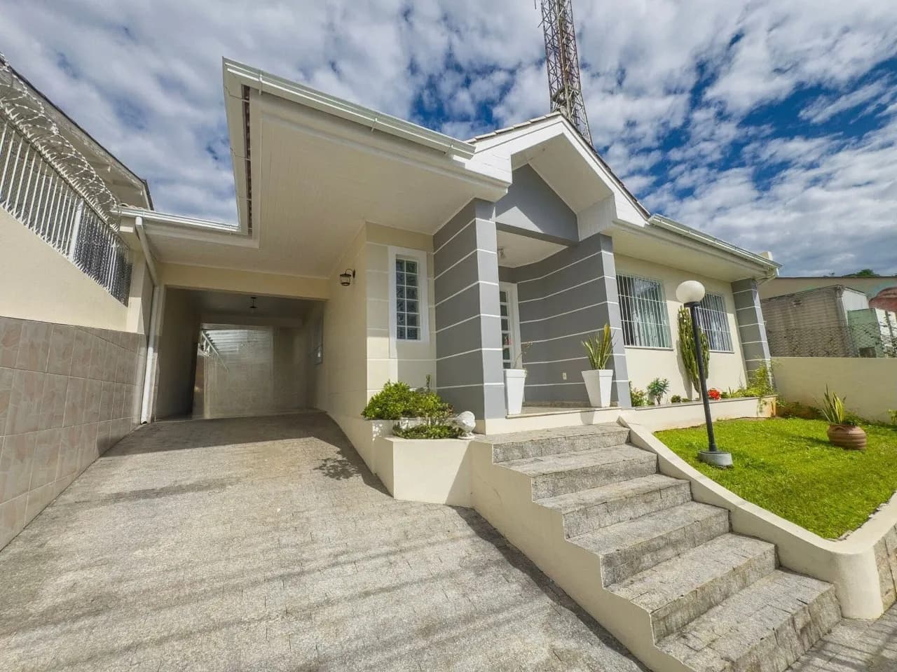 Casa para venda com 5 dormitórios em Carvoeira com 209 m² — foto principal