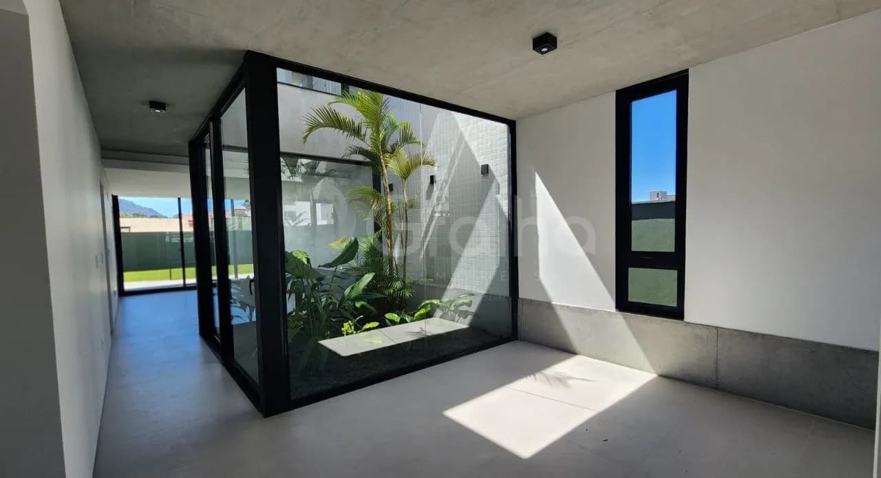 Casa para venda com 3 dormitórios em Ingleses Do Rio Vermelho com 250 m² — foto principal