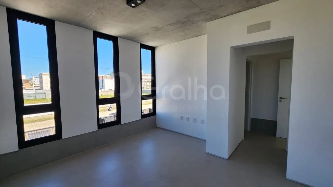 Casa para venda com 3 dormitórios em Ingleses Do Rio Vermelho com 250 m² — foto 2