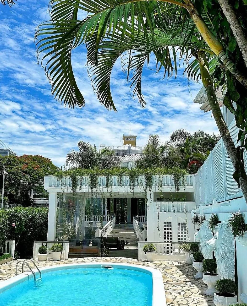 Hotel/pousada para venda em Canasvieiras com 550 m² — foto principal