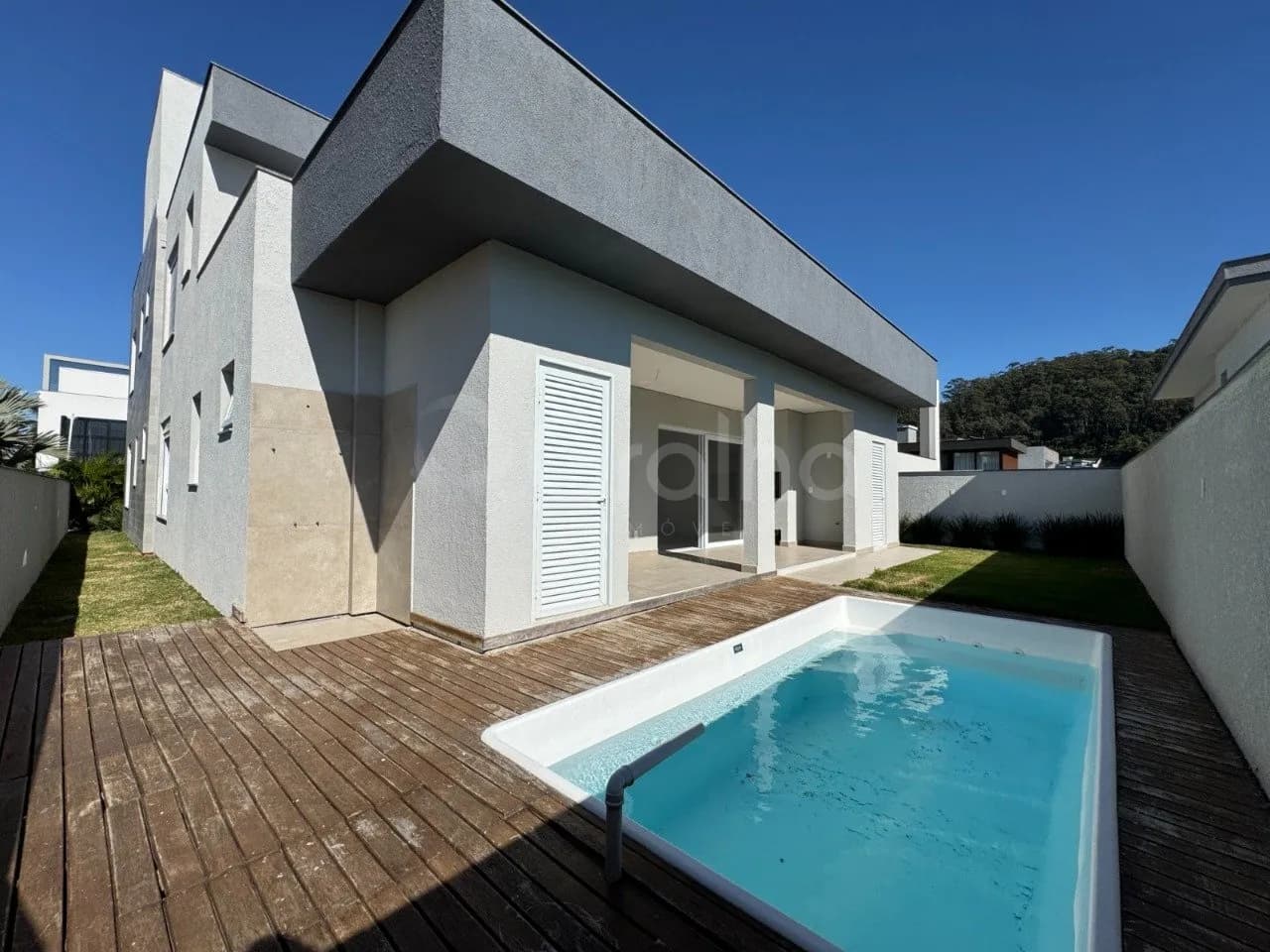 Casa de condomínio para venda com 4 dormitórios em Ingleses Do Rio Vermelho com 360 m² — foto principal
