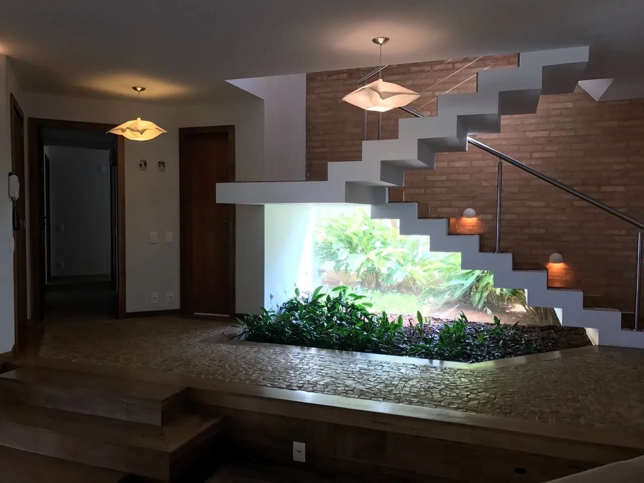 Casa para venda com 5 dormitórios em Morro Das Pedras com 460 m² — foto 2