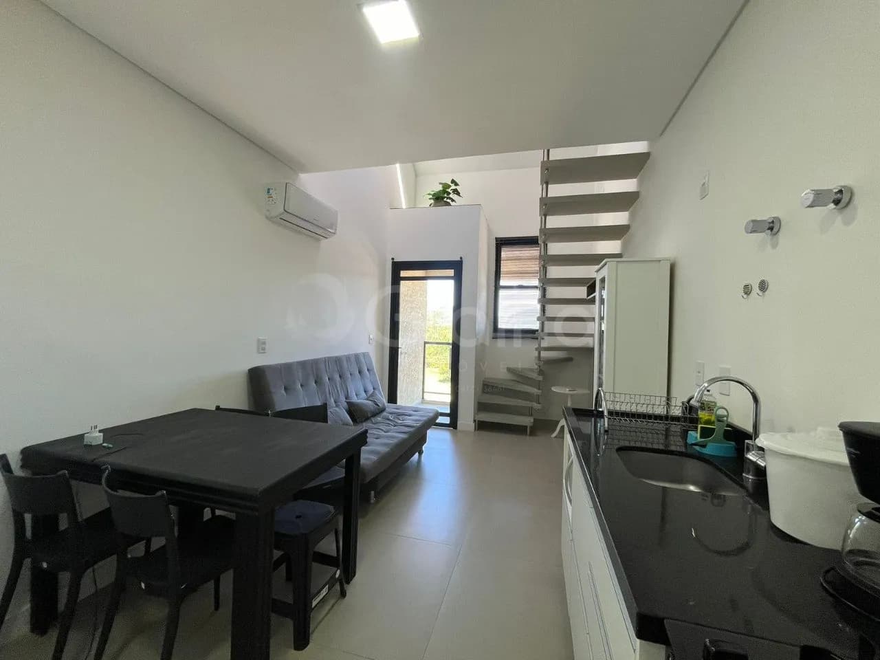 Apartamento duplex para venda com 1 dormitório, em Canasvieiras com 51 m² — foto principal