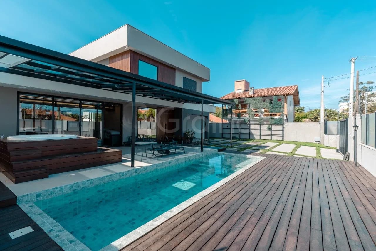 Casa para venda com 4 dormitórios em Ingleses Do Rio Vermelho com 323 m² — foto principal