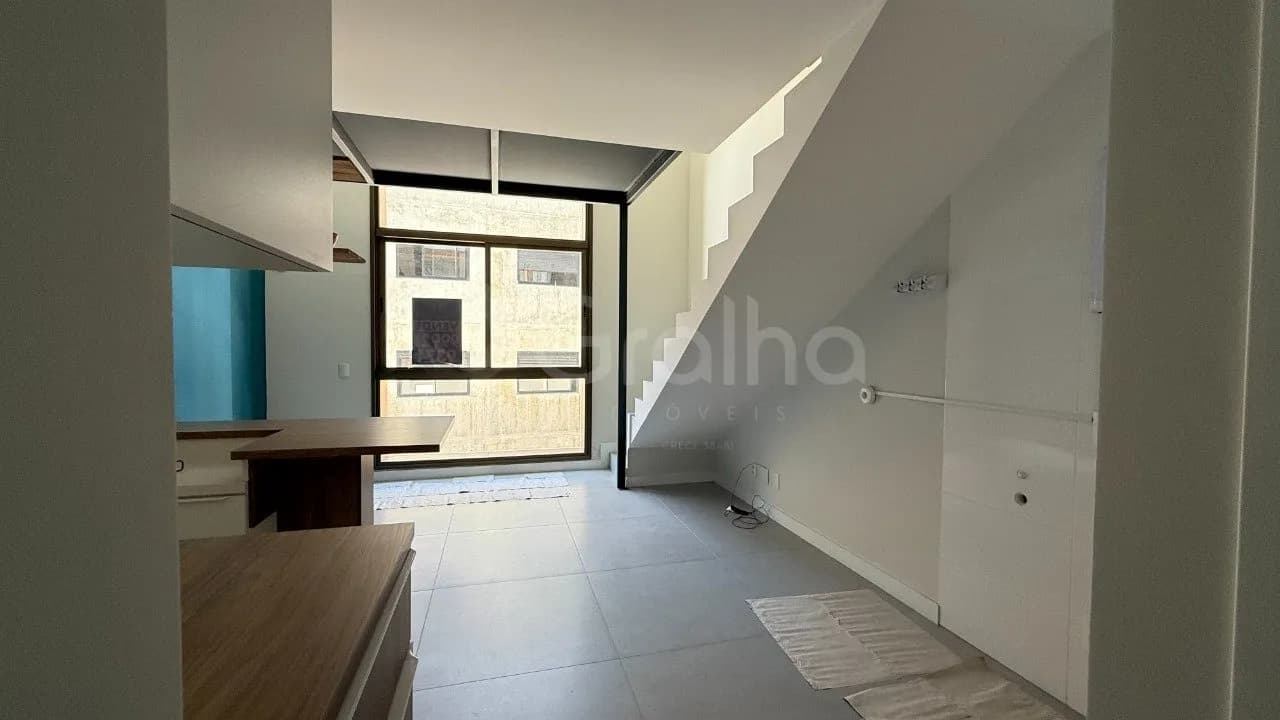Estúdio para venda com 1 dormitório, em Carvoeira com 43 m² — foto 2