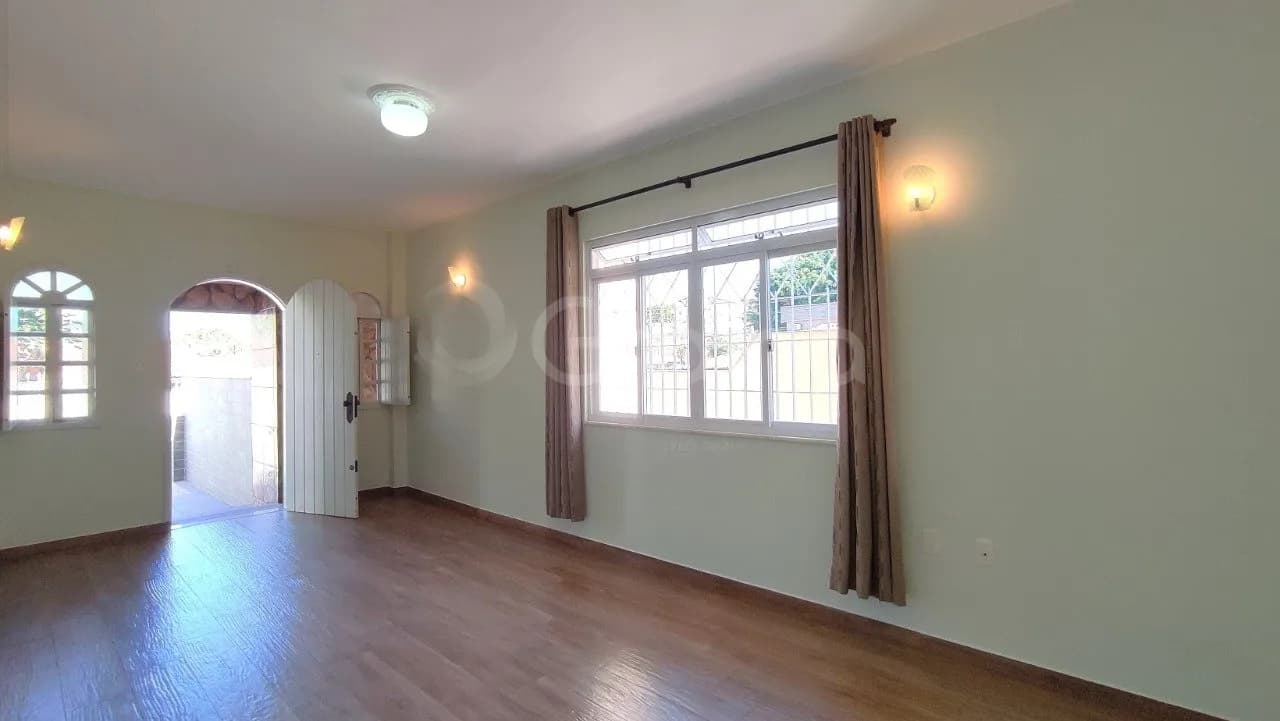 Casa para venda com 3 dormitórios em Estreito com 250 m² — foto principal