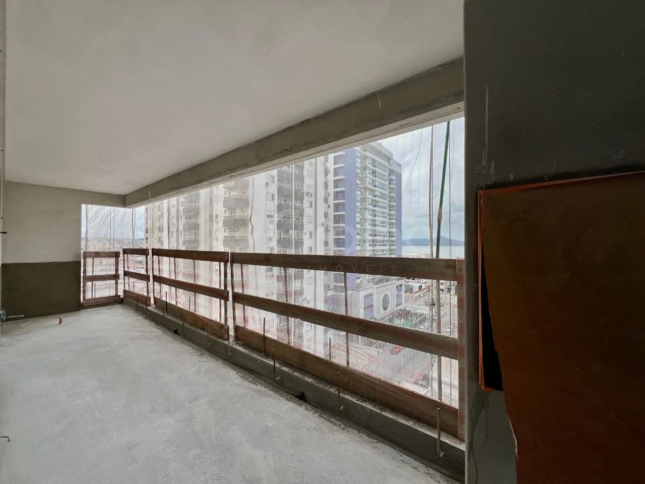 Apartamento para venda com 3 dormitórios em Campinas com 175 m² — foto 4