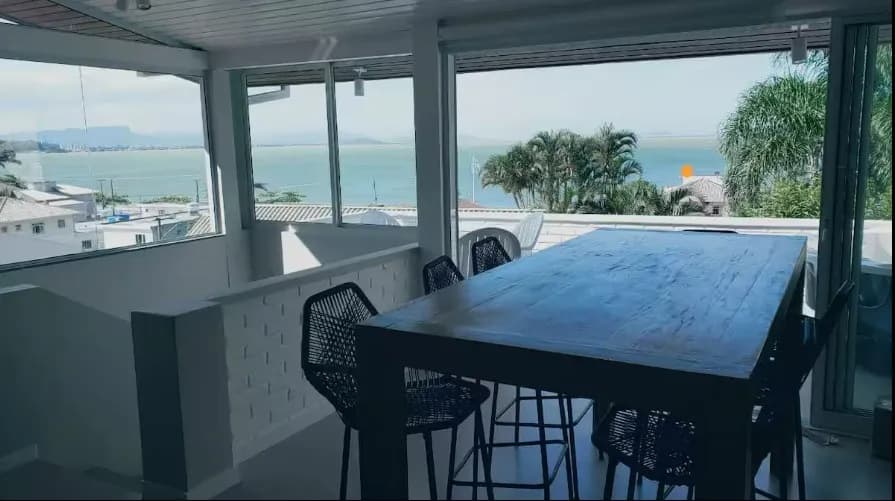 Casa para venda com 4 dormitórios em Praia De Fora com 160 m² — foto principal