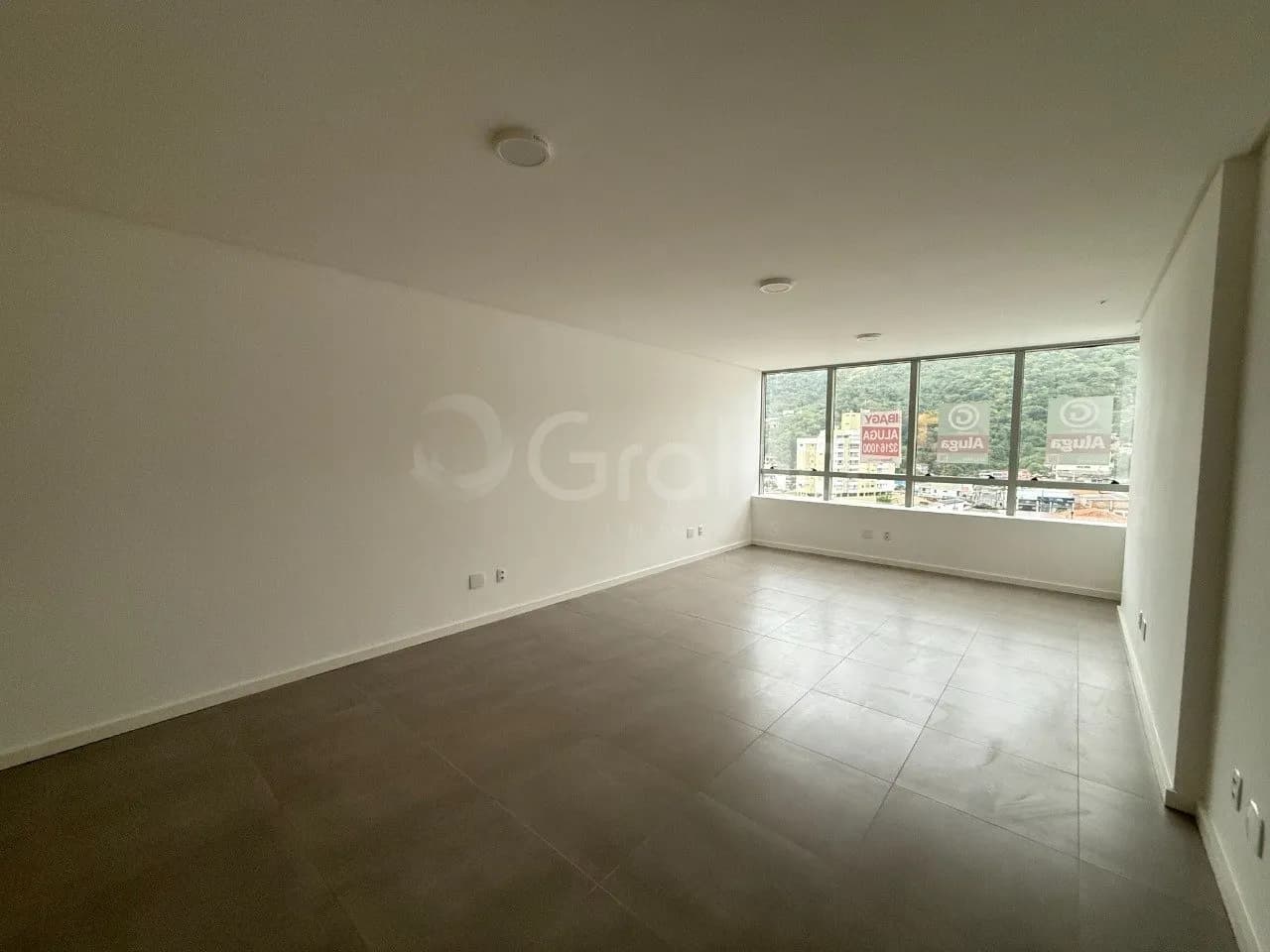 Sala comercial para venda em Saco Dos Limões com 38 m² — foto 2