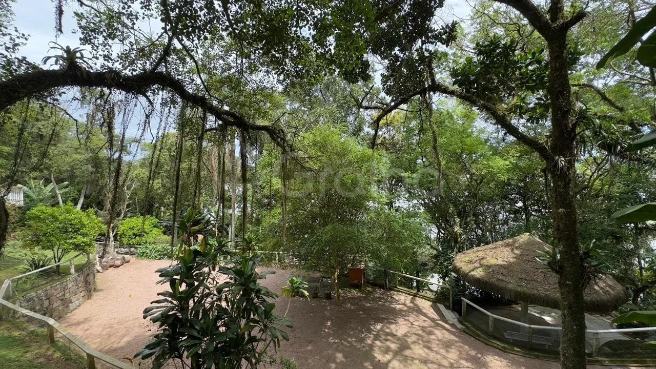 Terreno para venda em Sambaqui com 9399 m² — foto principal