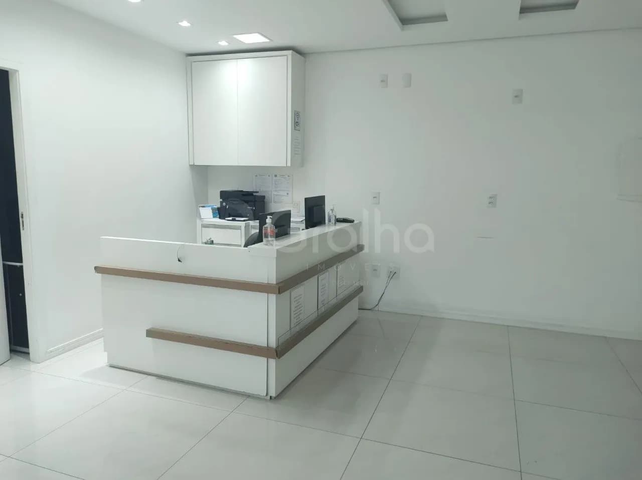 Sala comercial para venda em Centro com 110 m² — foto principal