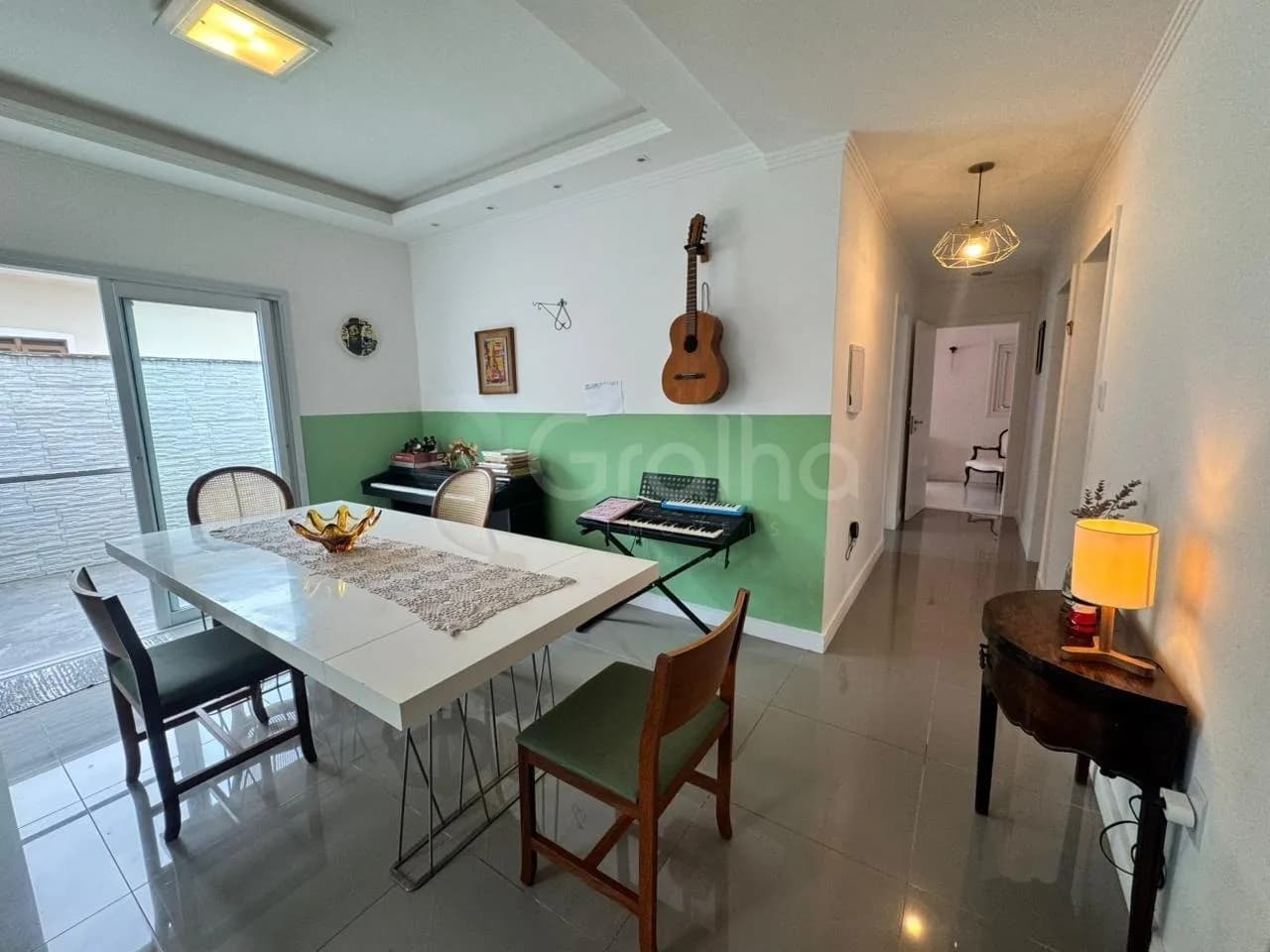 Casa para venda com 3 dormitórios em Santa Mônica com 174 m² — foto 2