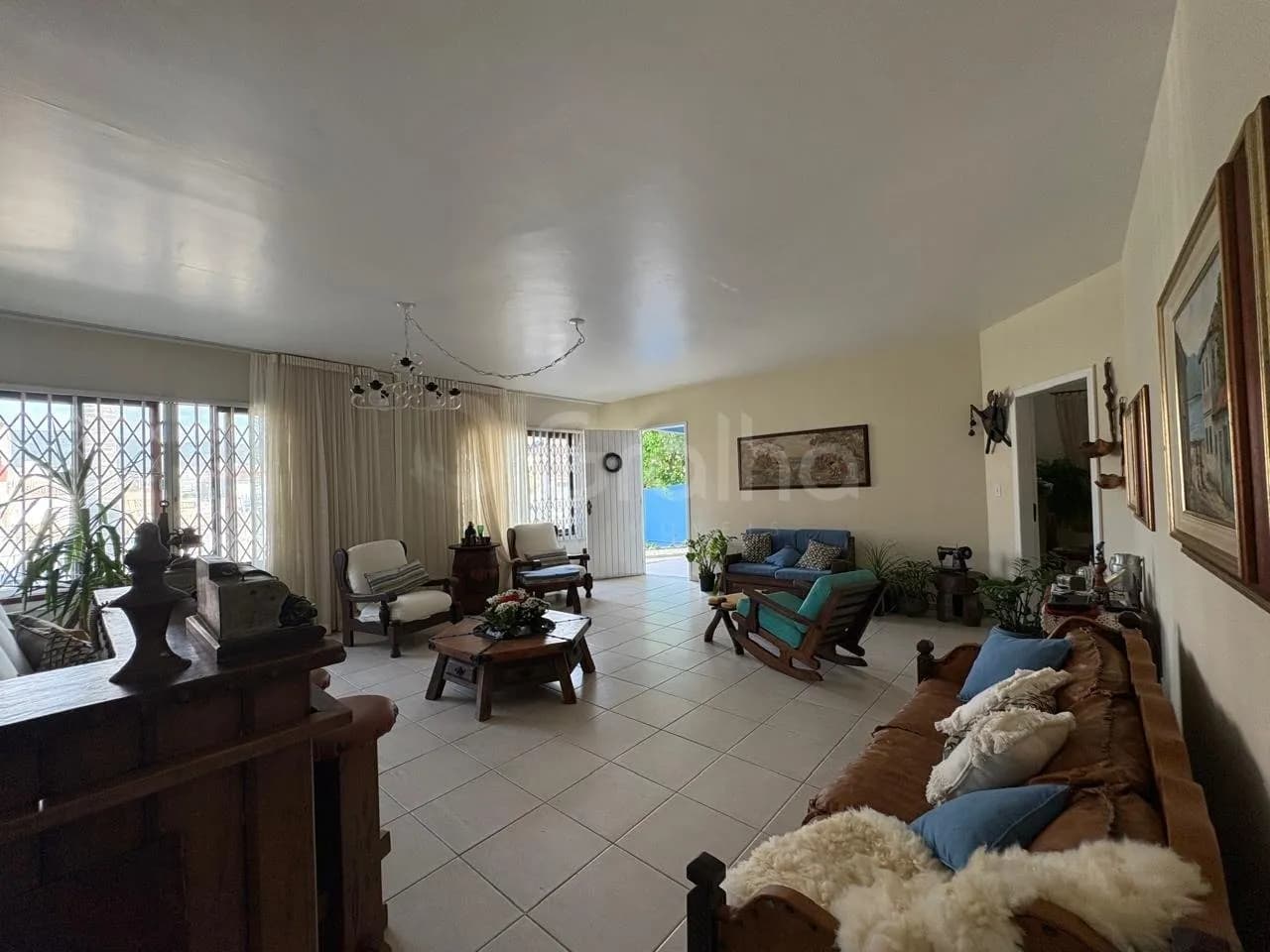 Casa para venda com 7 dormitórios em Santa Mônica com 197 m² — foto principal
