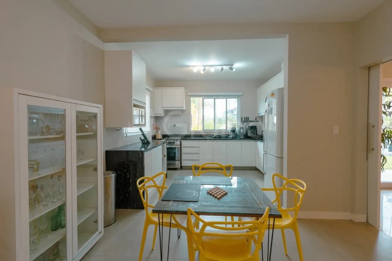 Casa para venda com 5 dormitórios em Sambaqui com 328 m² — foto 4