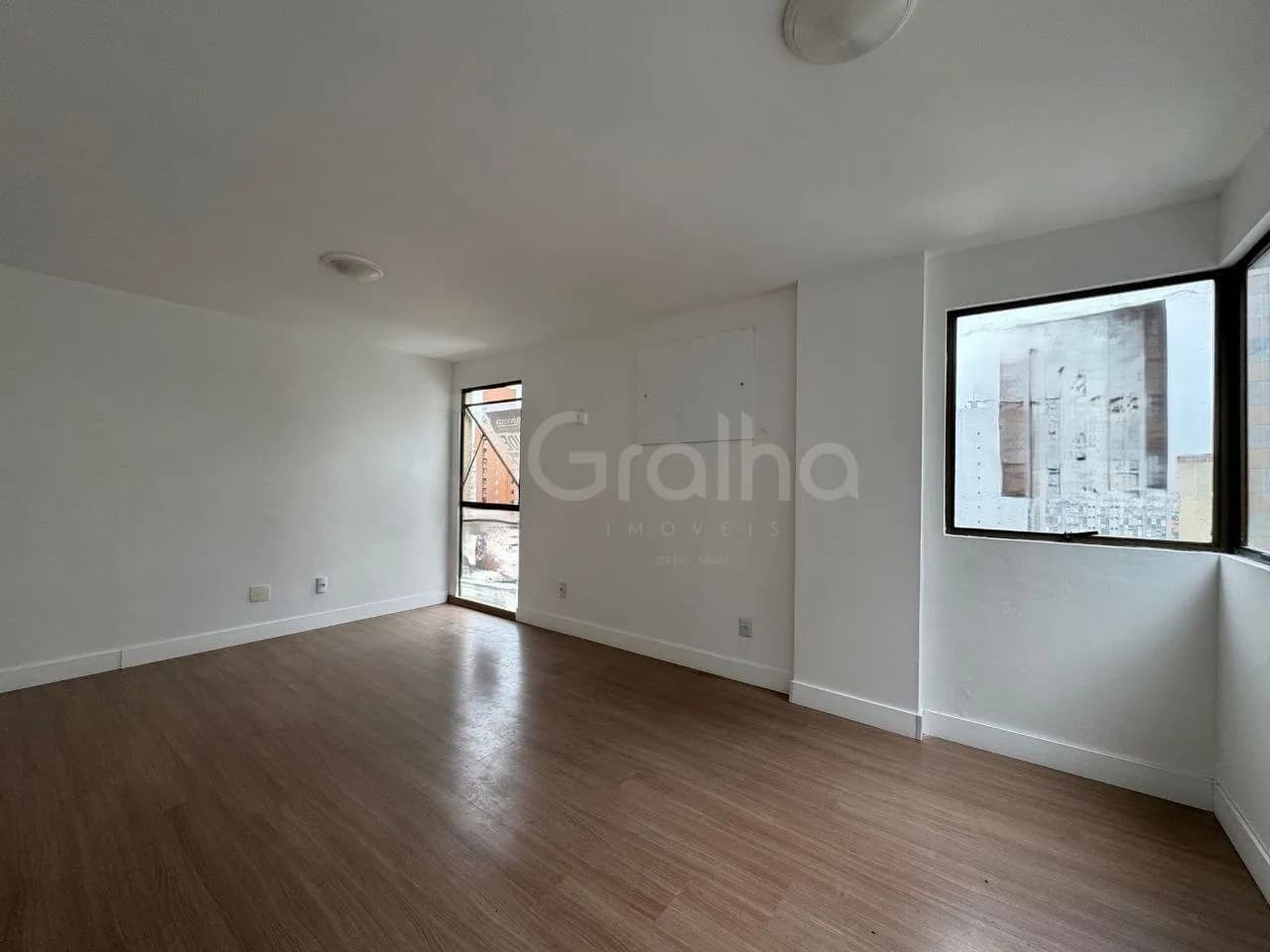 Sala comercial para venda em Centro com 24 m² — foto principal