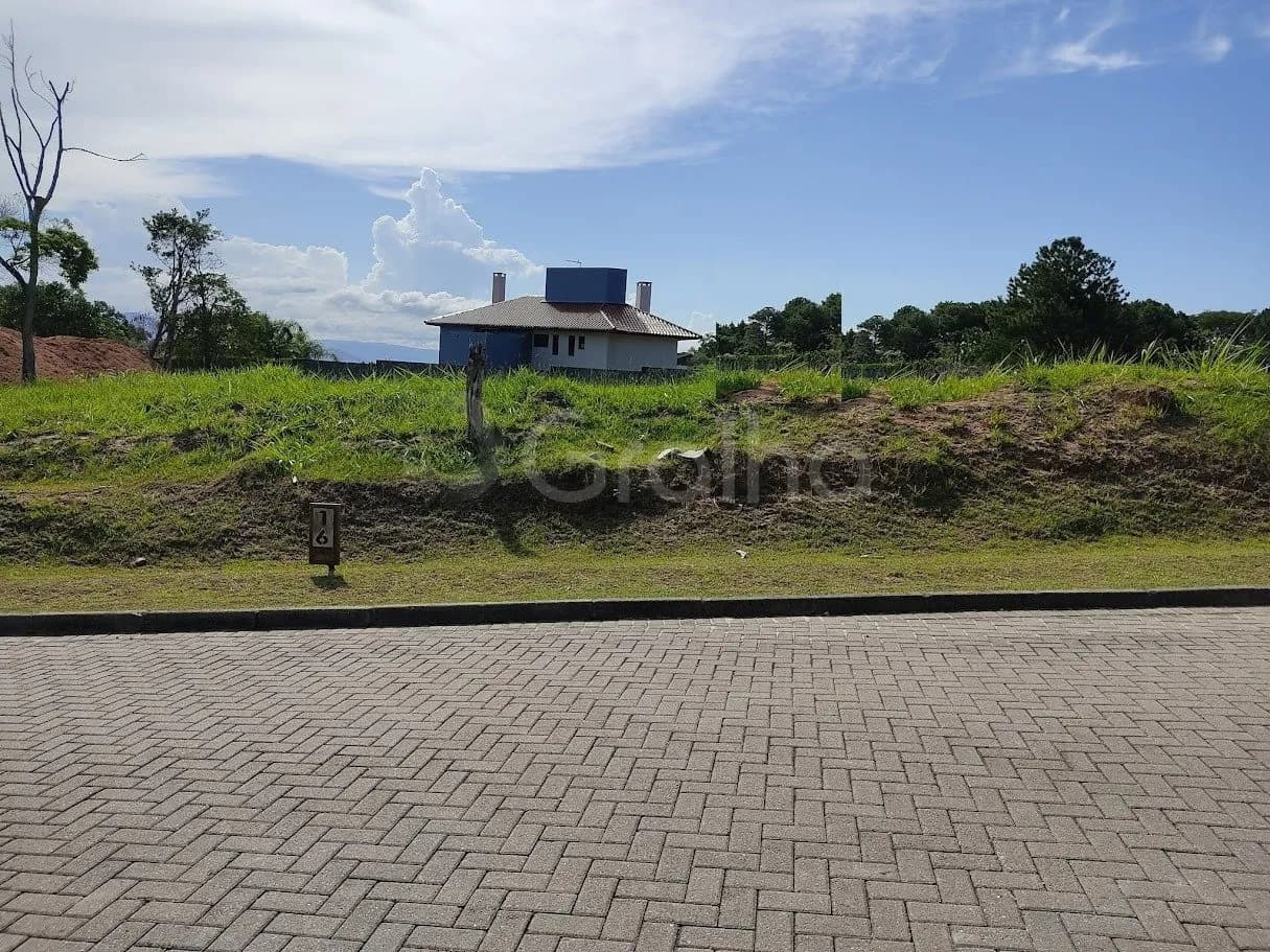 Terreno para venda em Cacupé com 762 m² — foto principal
