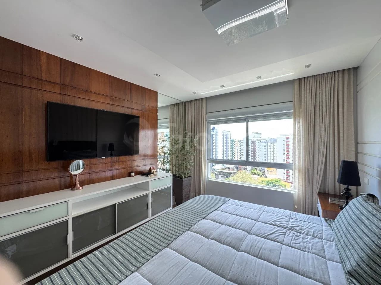 Apartamento para venda com 3 dormitórios em Centro com 168 m² — foto principal