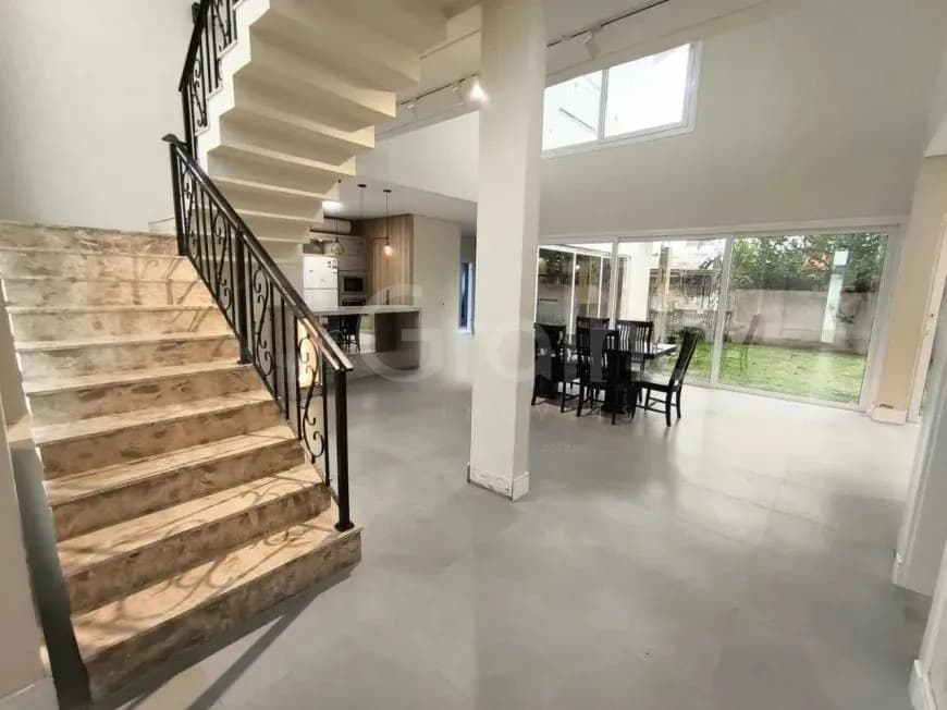 Casa para venda com 4 dormitórios em Ribeirão da Ilha com 286 m² — foto principal